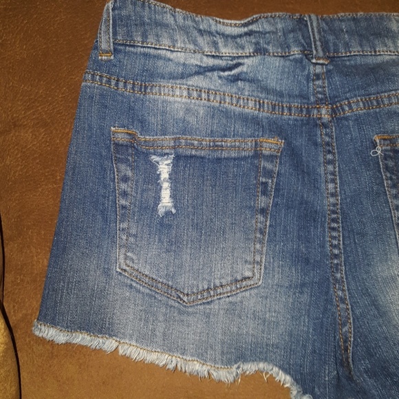 NEW FOREVER 21 CUT OFF DISTRES SHORTIE JEAN SHORTS PREMIUM - Picture 5 of 6